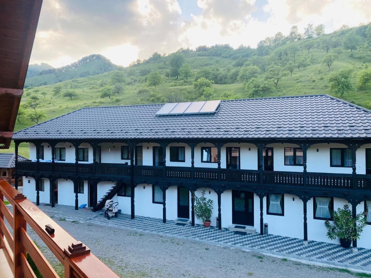 Pensiunea Suci Botiza Exterior foto
