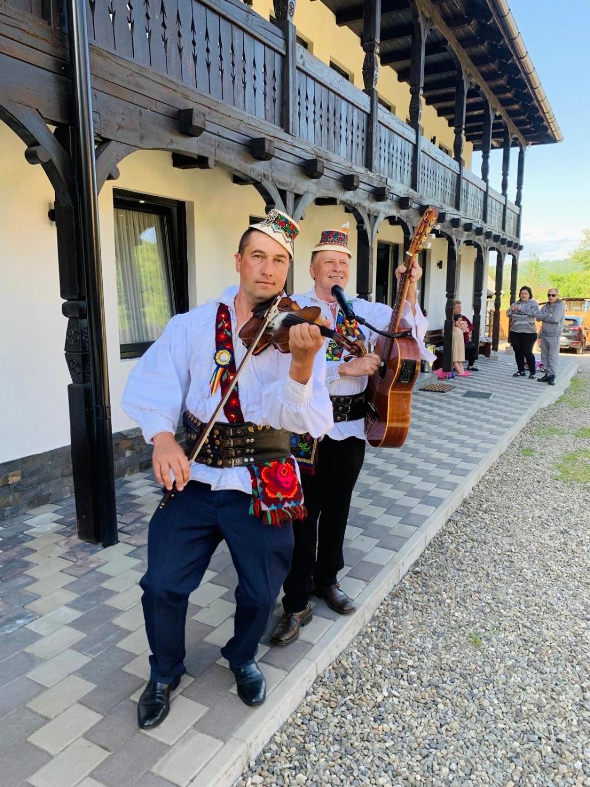 Pensiunea Suci Botiza Exterior foto