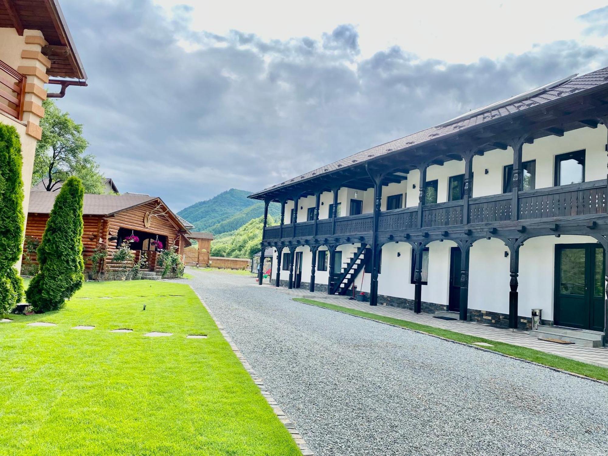 Pensiunea Suci Botiza Exterior foto